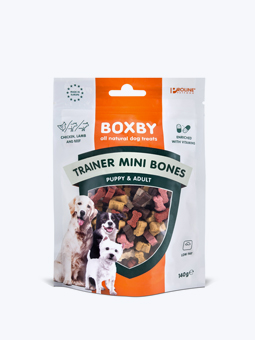 Beutel mit bunten Würfel-Leckerlis für das Hundetraining