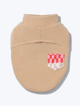 Eine Luftaufnahme des Fleece-Hunde-Sweatshirts aus der John Dog Paris Kollektion