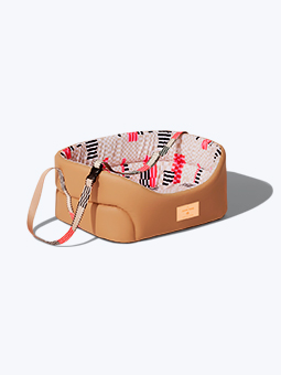 John Dog Paris collection Hundeautositz mit Logo und ausziehbarem Kissen