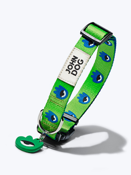 Grünes Anhänger-Halsband mit Aufdruck, hey, wuff, hallo, von John Dog.
