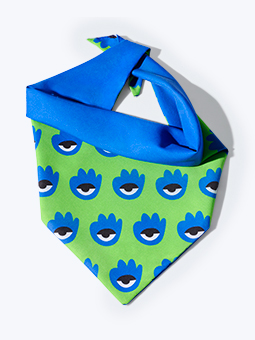 Hundehalstuch, grüner und blauer Druck auf der Vorderseite aus der hey, woof, hello! Kollektion, blauer Stoff auf der Rückseite, Marke John Dog.