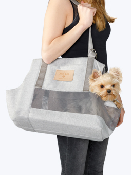Model mit Yorkie in grauer Netzrahmentragetasche für Hund oder Katze von John Dog