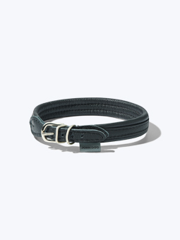 Dickeres Hundehalsband aus Leder in schwarz, die Ansicht zeigt das liegende Halsband von der Verschlussseite, John Dog, Listing