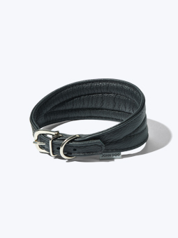 Lederhalsband für Windhund in schwarz, die Ansicht zeigt das liegende Halsband von der Verschlussseite, John Dog, Listing