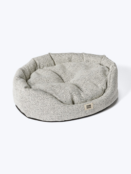 Ovales marmoriertes Hundebett von John Dog.