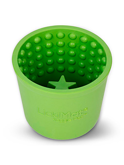 OFiuFiu LickiMat Yoggie Pot in grün, mit Paspel in der Mitte und einem Stern auf der Unterseite.