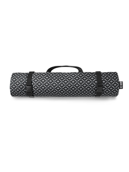 Eine elegante und funktionale graue John Dog Matte, bei deren Entwicklung der Komfort deines Haustiers im Vordergrund stand. Dank des faltbaren Designs lässt sich die Matte leicht verstauen und ist ideal für den Einsatz zu Hause, im Auto oder beim Picknick.