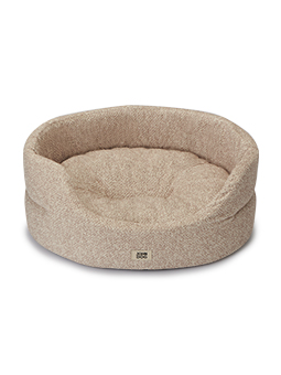 Ovales Hundebett von John Dog Modell BUBBLE in Beige. Das klassische Design und der weiche Stoff machen das Bett zu einem idealen Ruheplatz für Hunde und Katzen, der Komfort und Sicherheit bietet.