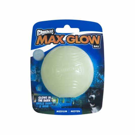 Glow-in-the-dark Ball für Hunde "Chuckit! Max Glow" in der Verpackung. Das Produkt ist mit der Größe Medium (mittel) gekennzeichnet. Der Ball leuchtet in der Nacht und ermöglicht so das Spielen im Dunkeln.