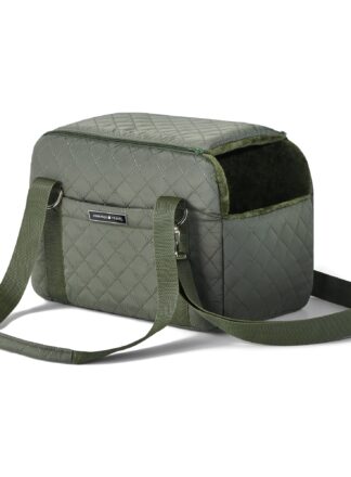Geschlossene Tasche mit einer Öffnung für den Hundekopf auf der Vorderseite, die von der Seite sichtbar ist und Funktionalität und ästhetisches Design zeigt.