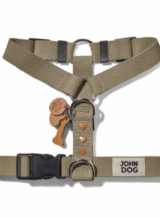 Olivfarbenes Hundegeschirr aus Baumwollgurtband aus der MANIFEST Kollektion von John Dog. Das Geschirr hat einen Schlüsselring aus Leder mit einem Knochen, einer Hundepfote und einem Herz sowie Nieten in Form von braunen Herzen.
